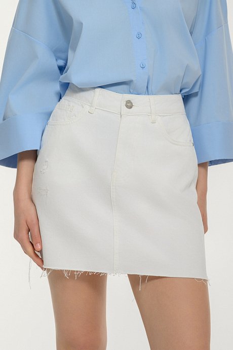 Mini white denim skirt with loose threads