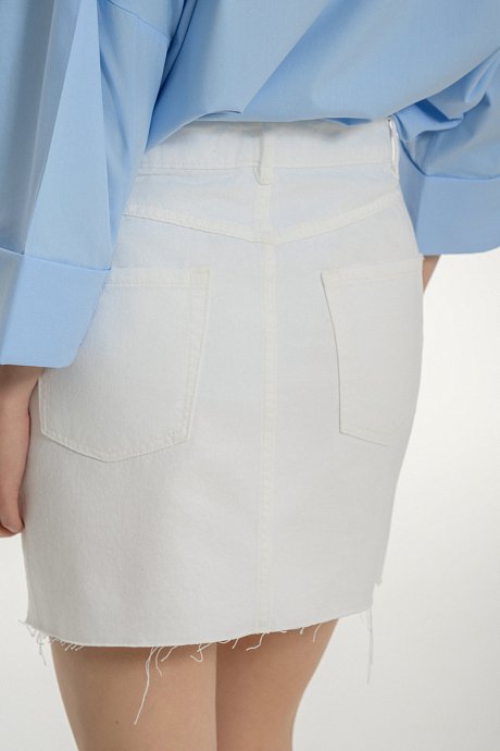 Mini white denim skirt with loose threads