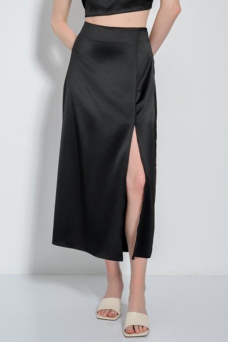 Midi skirt with front slit and satin effect