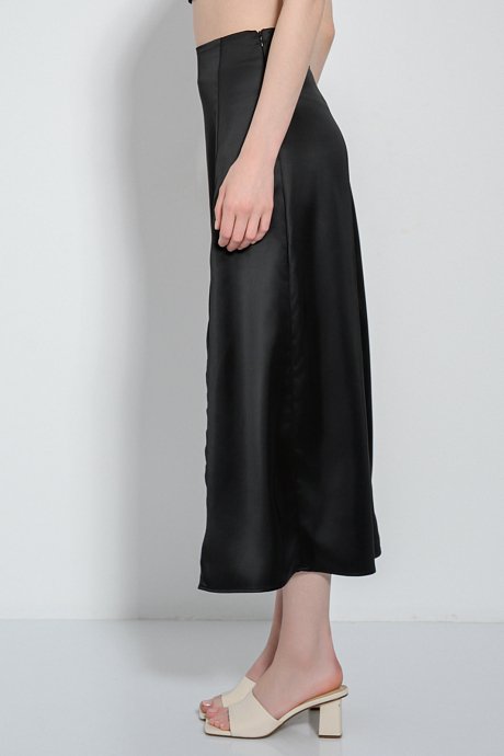 Midi skirt with front slit and satin effect