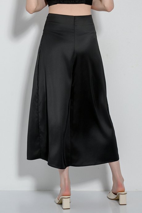 Midi skirt with front slit and satin effect