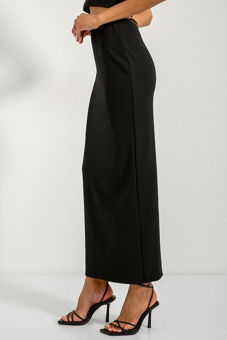Ribbed maxi skirt with cut out detail