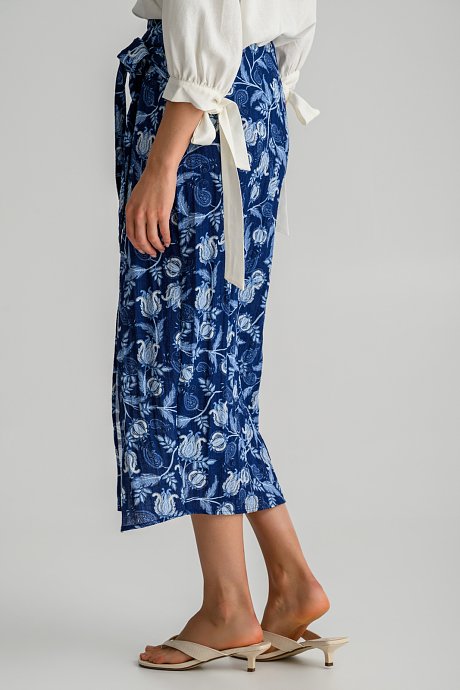 Midi floral skirt with front opening and wrap-style tie