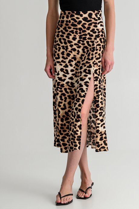 Midi leopard skirt with front slit