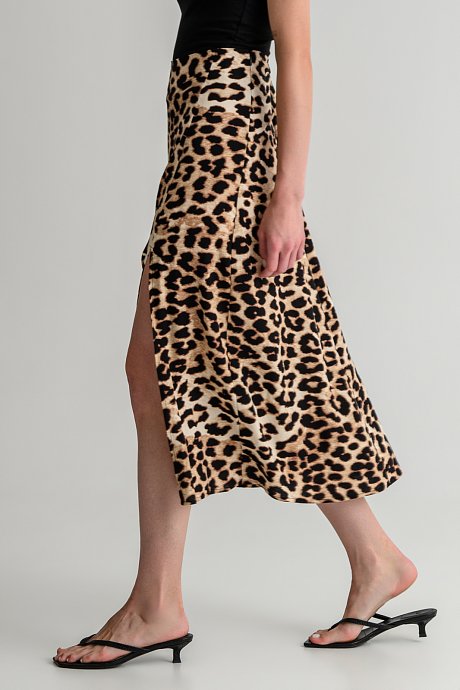 Midi leopard skirt with front slit