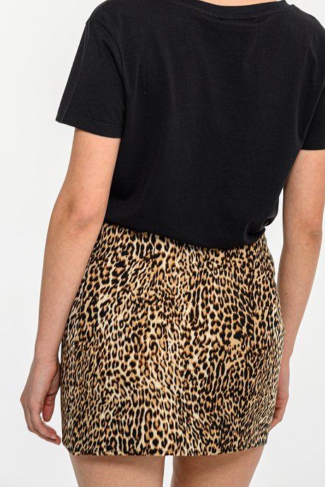 Mini skirt with leopard print