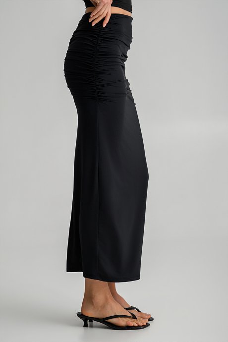 Maxi lycra skirt with shirring details and back slit