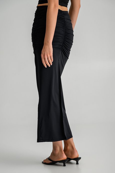 Maxi lycra skirt with shirring details and back slit