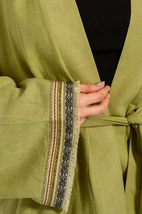 Linen kimono with belt tying