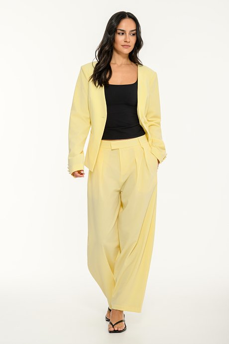 Fitted blazer with shoulder pads
