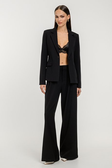 Fitted blazer with shoulder pads