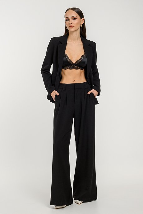 Fitted blazer with shoulder pads