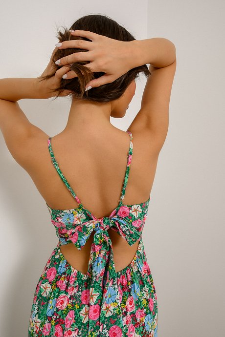 Maxi floral dress with back tying