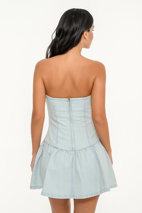 Μίνι strapless ντένιμ φόρεμα με κλος τελειώμα