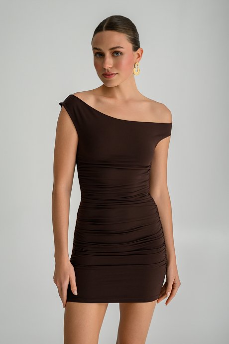 Μίνι one-shoulder λύκρα φόρεμα με σούρες
