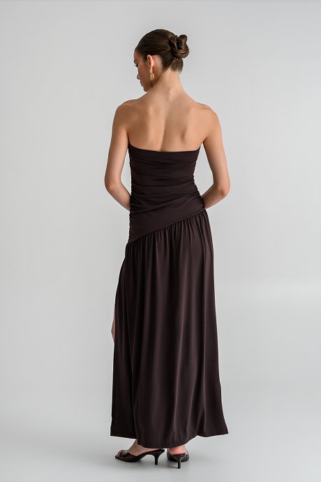 Maxi strapless φόρεμα με σούρες και σκίσιμο