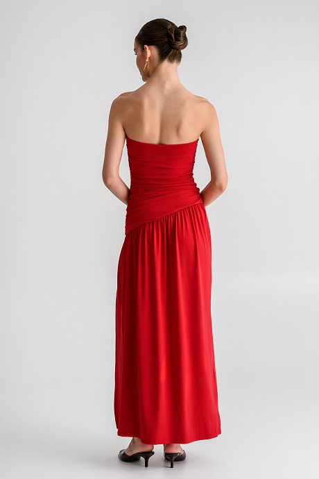 Maxi strapless φόρεμα με σούρες και σκίσιμο