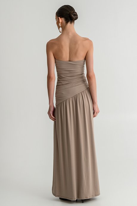 Maxi strapless φόρεμα με σούρες και σκίσιμο