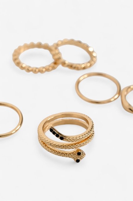 Set of rings with golden effect