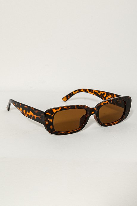 Oval tortoiseshell sunglasses