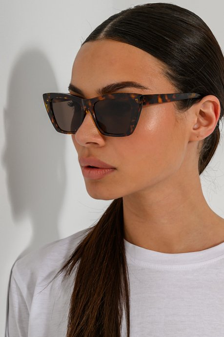 Cat eye tortoiseshell sunglasses
