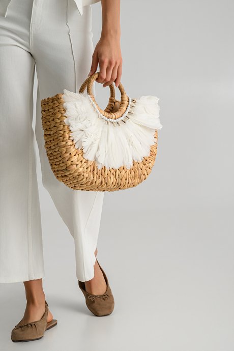 Woven straw handbag with feathers and round handle