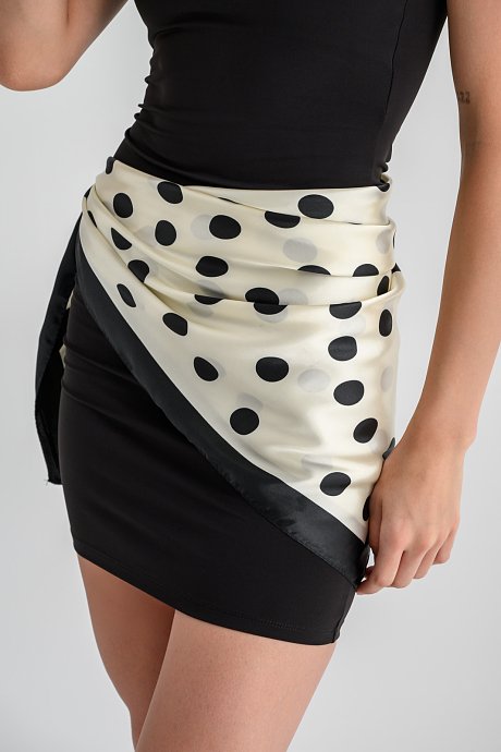 Scarf with polka dot print and satin sense