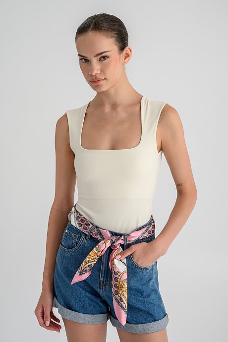 Scarf with print and satin sense