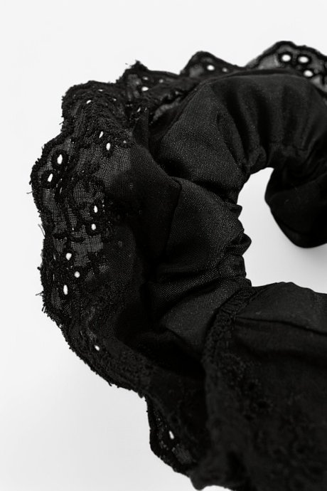Λαστιχάκι μαλλιών scrunchie με διάτρητα σχέδια