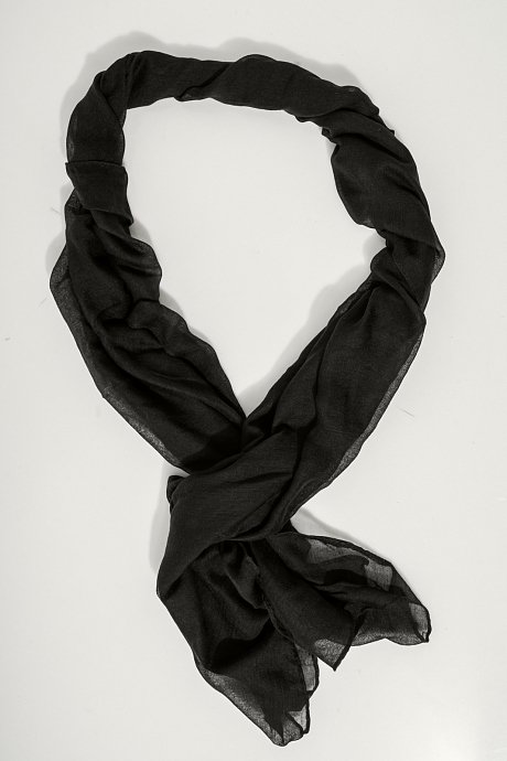 Monocrome scarf-pareo