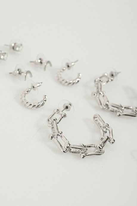 Set of earrings