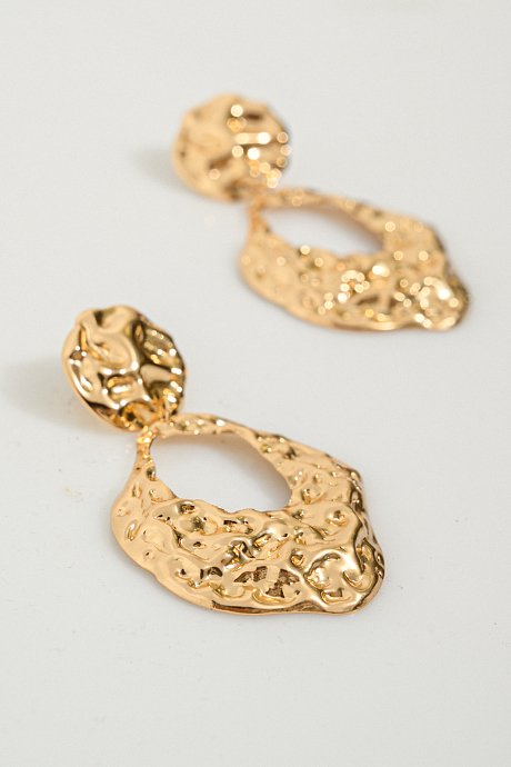 Earrings with embossed effect