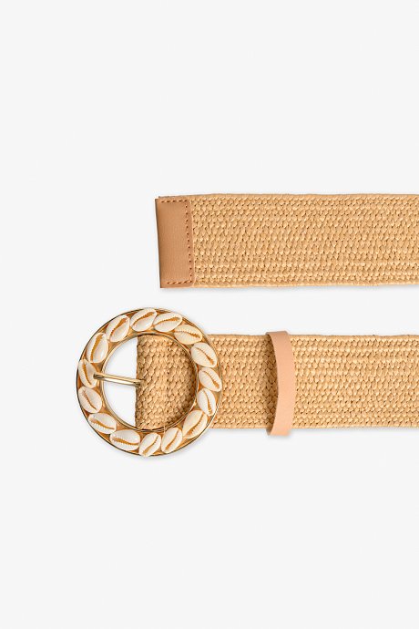 Beige stretch straw belt with shell details on the buckle
