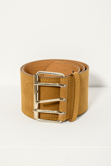 Suede belt with triple buckle