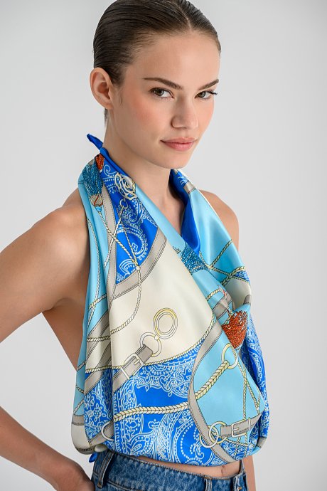 Scarf with print and satin sense