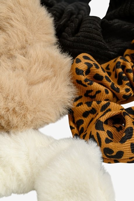 Σετ 4 scrunchies λαστιχάκια μαλλιών