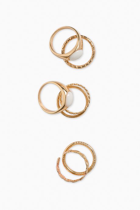 Set of rings with decorative stones