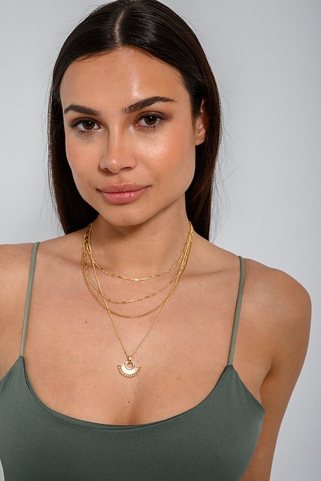 Necklace with 4 chains
