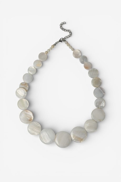 Necklace with pearl style discs