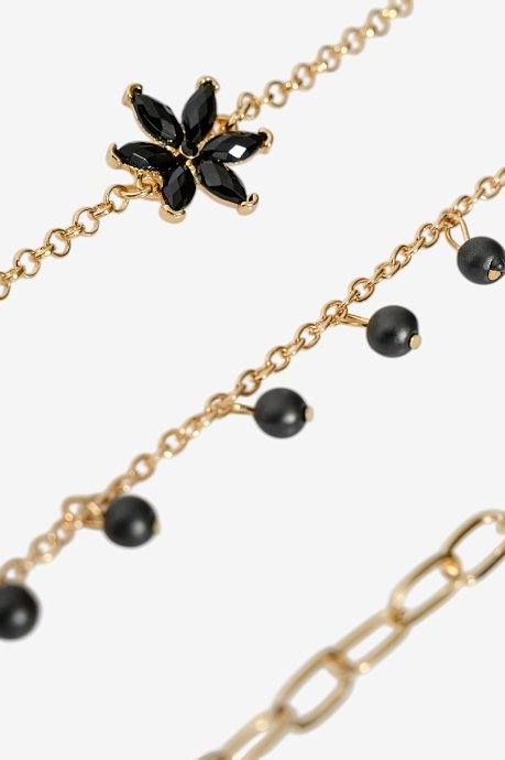 Set of chain bracelets with gold effect