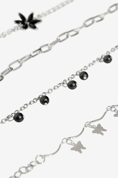 Set of chain bracelets with gold effect