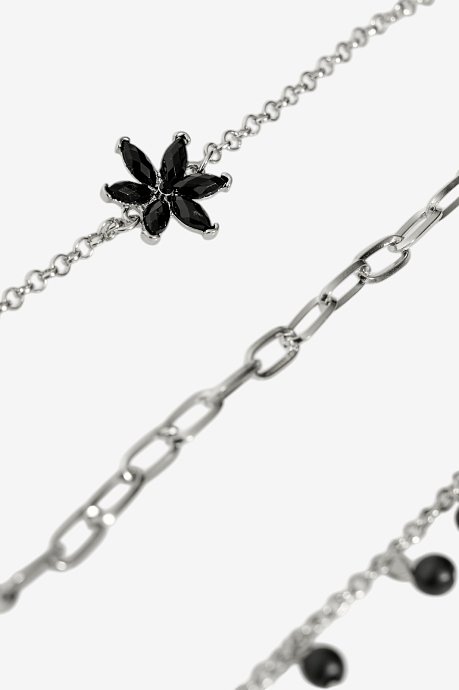 Set of chain bracelets with gold effect