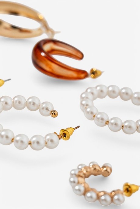 Set of earrings