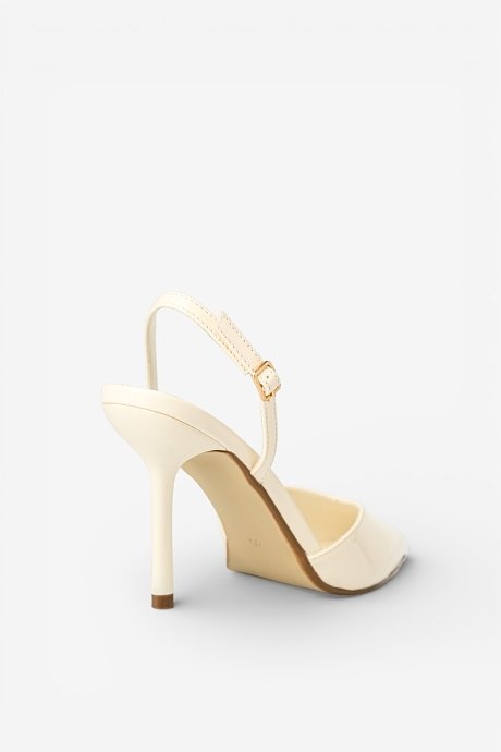 Pointy slingback heels with patent effect