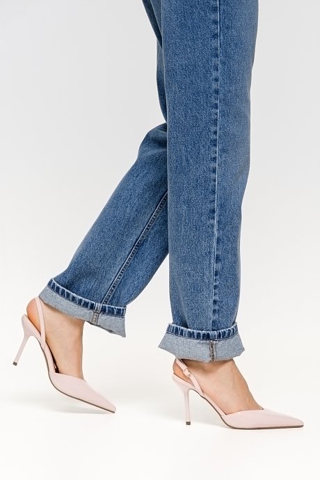 Pointy slingback heels with patent effect