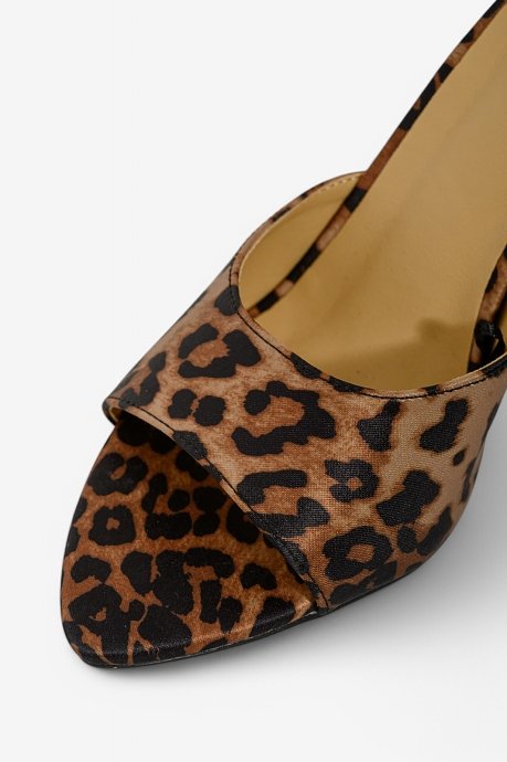 Mules with leopard print