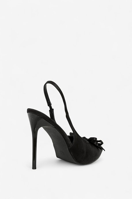 Pointy slingback heels with bow details