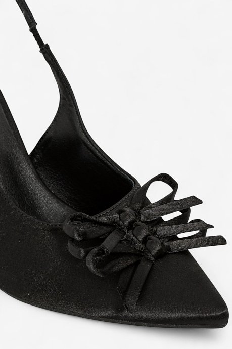 Pointy slingback heels with bow details