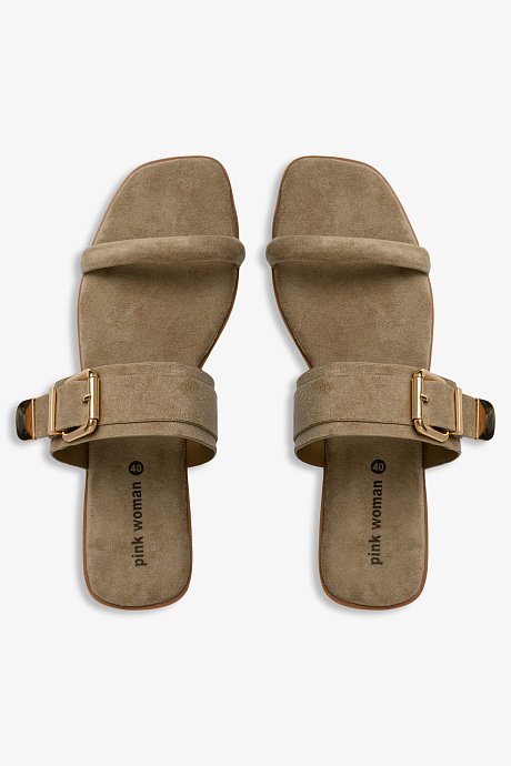 Flat sandals with decorative metallic buckle
